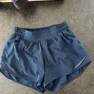 Lululemon Navy Blue Hottie Hot shorts size 4. 2.5” inseam